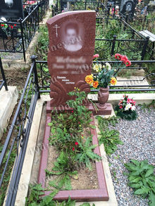 Цветник на могилу из красного Лезниковского гранита